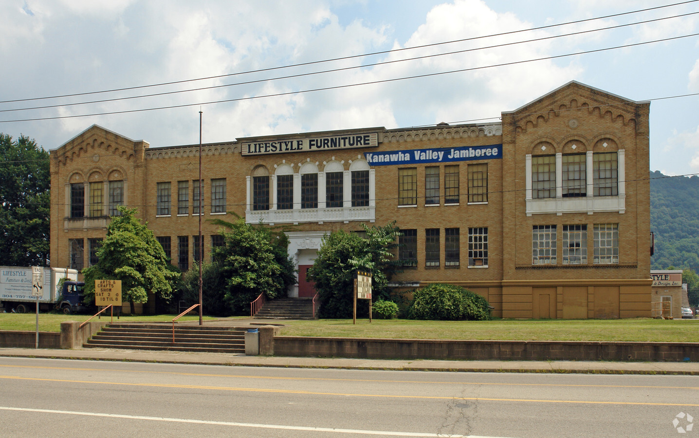 8902-MacCorkle-Ave-Marmet-WV-Primary-Photo-1-HighDefinition